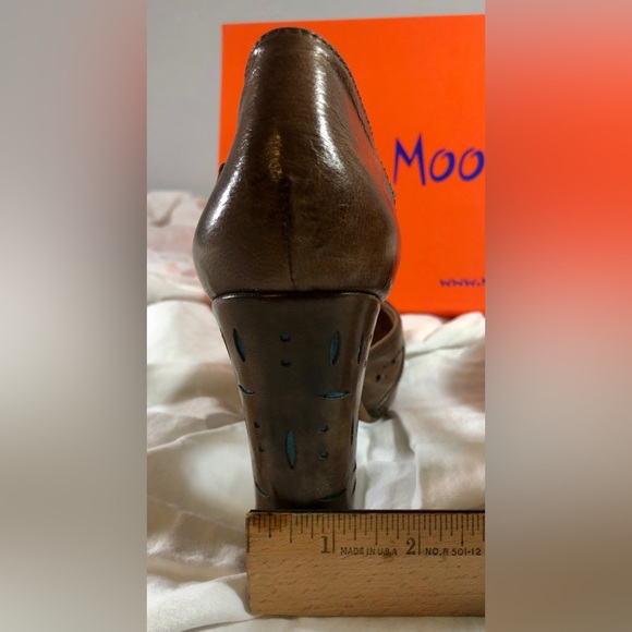 Miz Mooz brown Fargo Heels, size 8 - Picture 6 of 10
